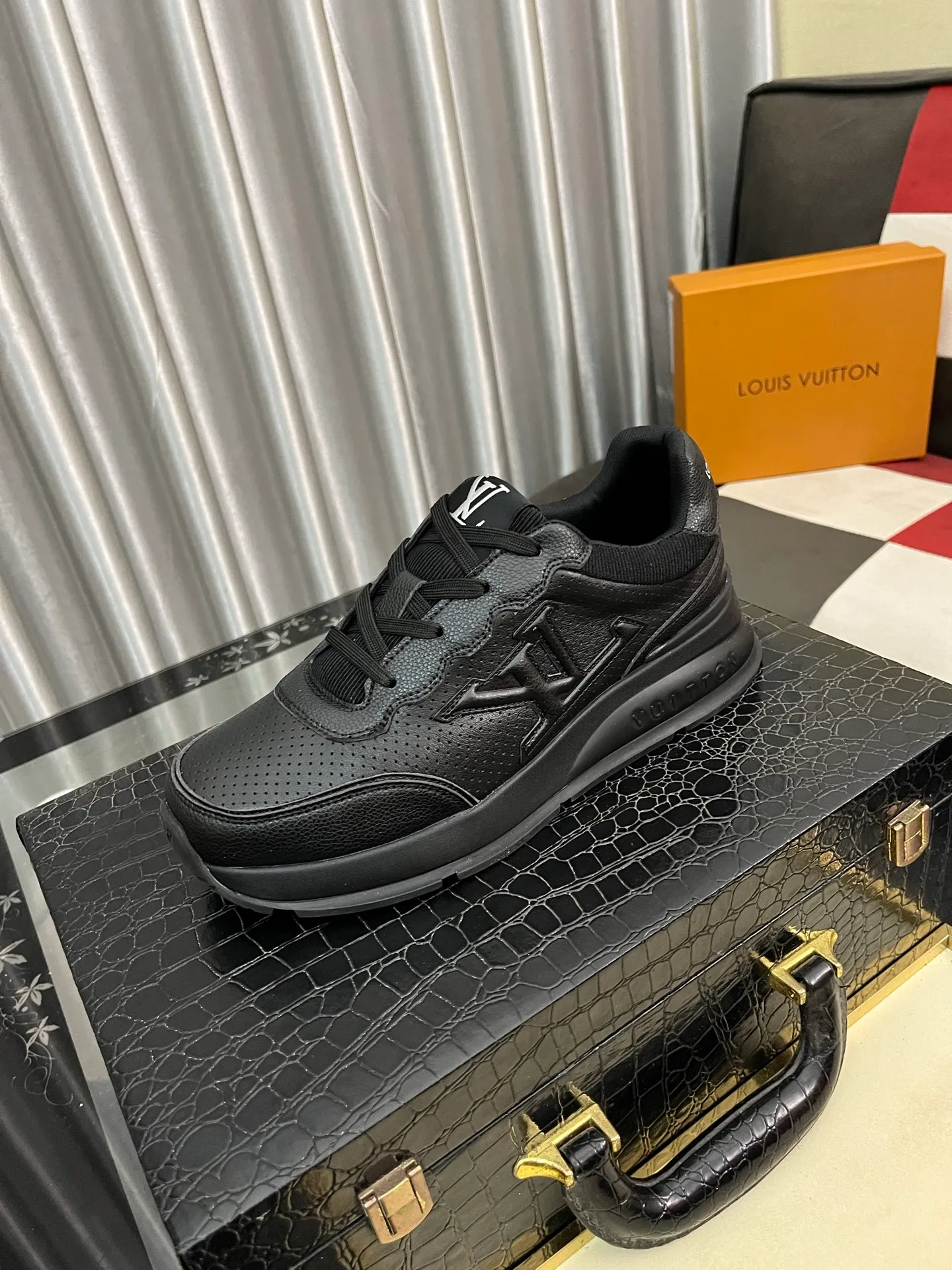 Men's shoes 💰458⌚️⌚️[Louis Vuitton LV] Dad shoes are popular casual sports shoes with outsole, breathable and comfortable, easy to walk, trendy men's versatile fly woven epoxy with ➕leather lining➕Gucci's popular original outsole, sports and running style, super comfortable. Code number 38-44